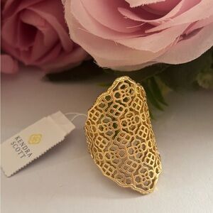 NWT Kendra Scott Boone Cocktail Ring in gold Sz M/L